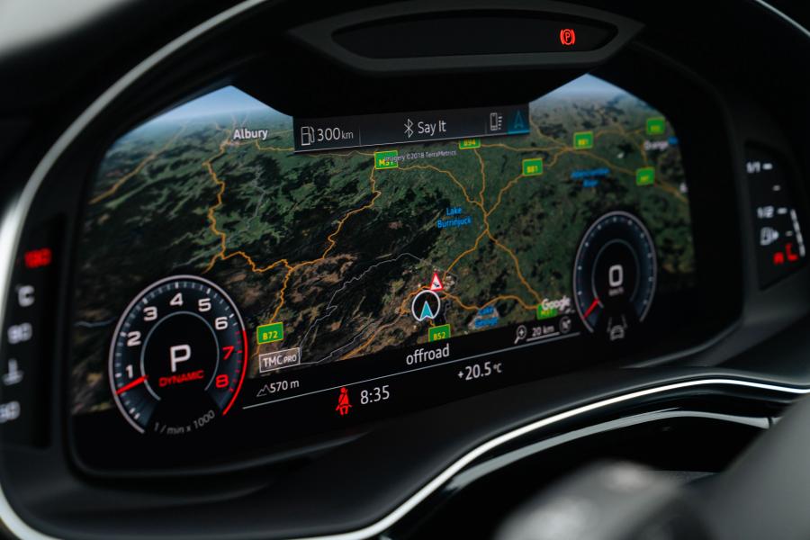 Панель приборов Audi Q8 55 TFSI Quattro 2018 года  (AU) (фото 7 из 17)